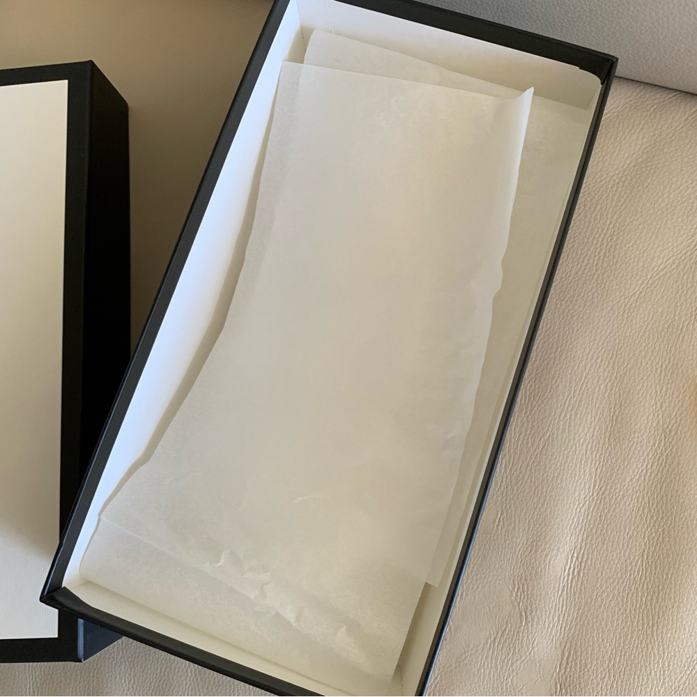 Authentic Gucci Empty Shoe Box Gift Box Black White Made in Italy w Tissue Paper - Picture 12 of 12